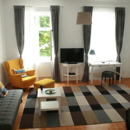 Enjoy Apartman Шопрон Экстерьер фото